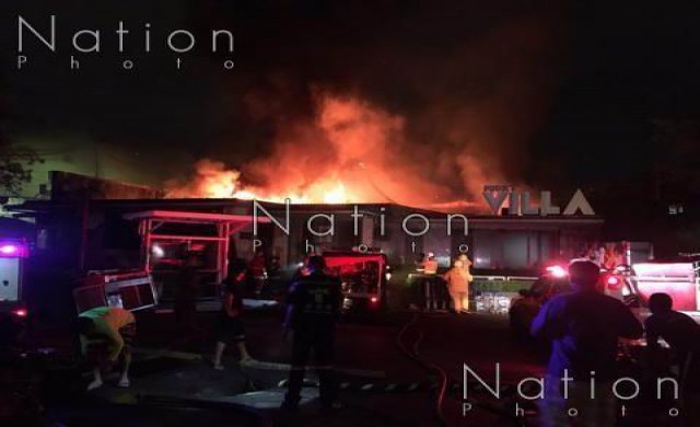 ระทึกไฟไหม้ร้านฟังค์กี้ผับดังย่านทองหล่อ