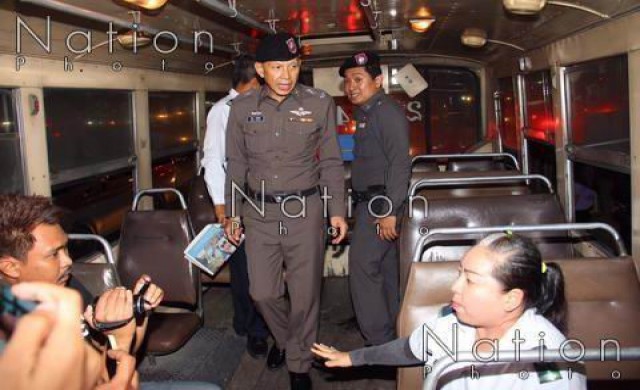 เย้ย คสช.โจ๋อาชีวะอุกอาจไล่ยิงถล่มคู่อริคารถเมล์เจ็บ 3