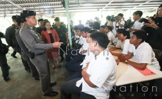 จนท.ปิดล้อมตรวจค้น'ช่างอุตฯ-เทคโนฯบางกะปิ' ตามคำสั่งม.44