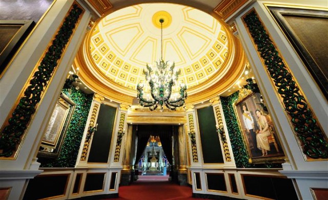 ตระการตาห้องปีกแมลงทับ  ศิลป์แผ่นดินครั้งที่ ๗