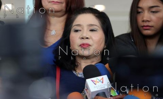 เผยที่มา 'หญิงไก่' ถือพาสปอร์ตข้าราชการ