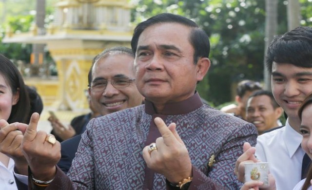 เตือน 'เจ้าคุณประสาร' เคลื่อนม็อบโดนแน่ ชี้ 'ธัมมชโย' หนียาก