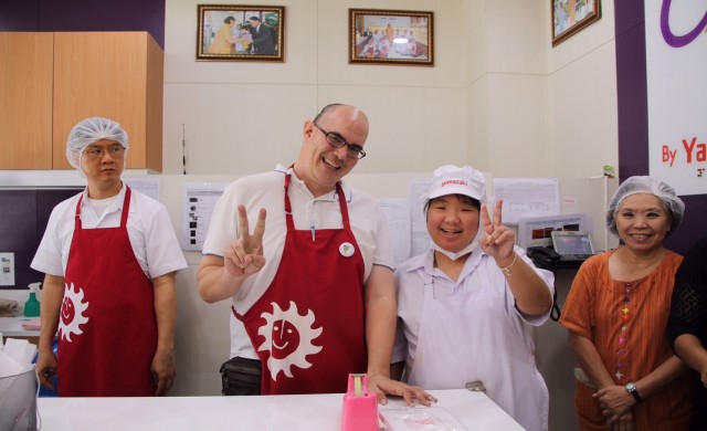 แห่อุดหนุนเบเกอรี่ 'คริสโตเฟอร์' ยังจดจำช่วยคนอื่นจนพิการ