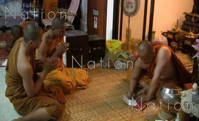 ลุยจับสึก '2พระปลอม' บิณฑบาต-เรี่ยไรเงิน เสื่อมป่าตอง