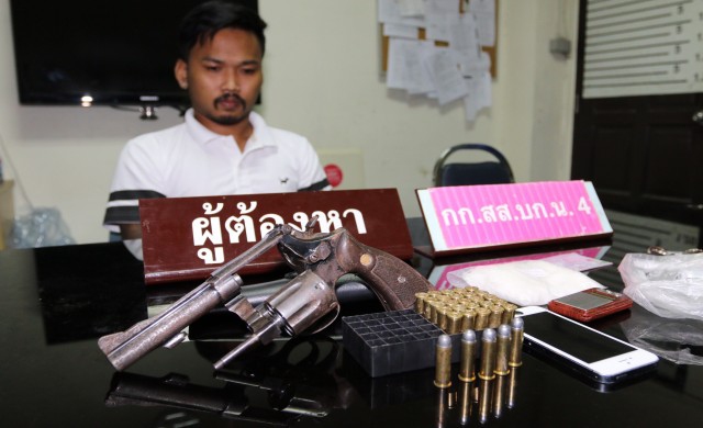 จับหนุ่มบุรีรัมย์ เอเย่นค้ายาไอซ์ พร้อมด้วยอาวุธปืน 