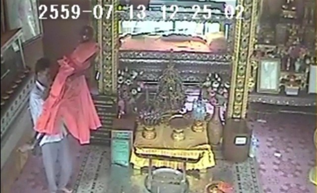 พระลูกชายขโมย'ศพหลวงพ่อแดง'ร่างเป็นหิน ครั้งที่3 