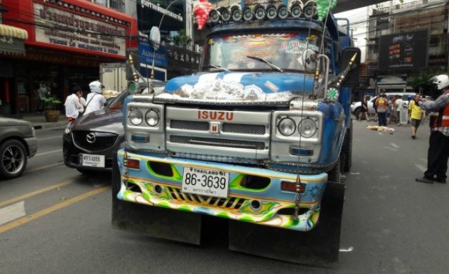 รถขนดินขยี้ยายวัย82ดับอนาถ ปากซอยทองหล่อ