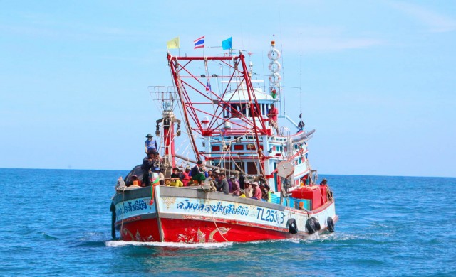 ระเบิดเวลา “ทะเลไทย” 