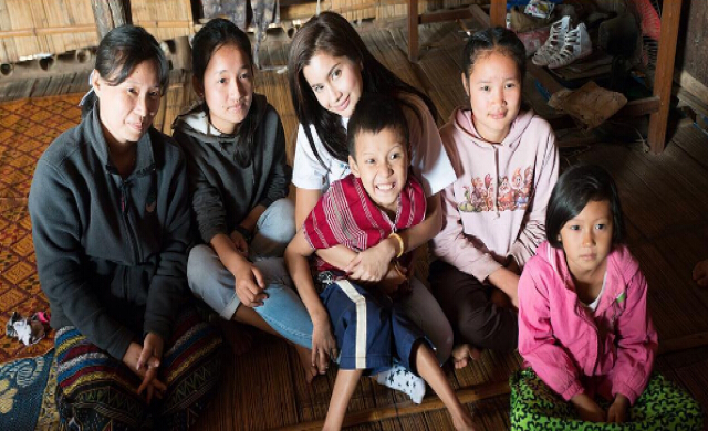'ปู ไปรยา' ใจบุญทำงานสังคมร่วมกับ 'ท่าน ว.'