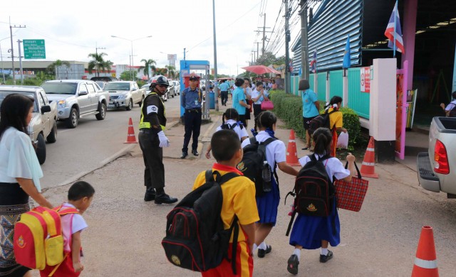 ผวา!รถตู้ลักเด็กอาละวาดจ.กาฬสินธุ์ หลายโรงเรียนสั่งล้อมคอก