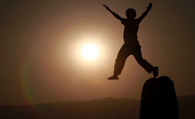 ลูกน้อยขาโก่ง บวม ไม่ขยับ ระวังเสี่ยงกระดูกหัก 