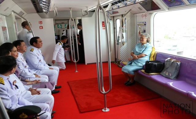 'สมเด็จพระเทพฯ' เสด็จฯเปิดใช้รถไฟฟ้าสายสีม่วง