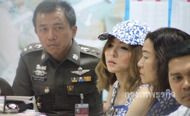 'มะนาว'ร่ำไห้ ยอมรับผิดตร.แจ้ง 4 ข้อหา