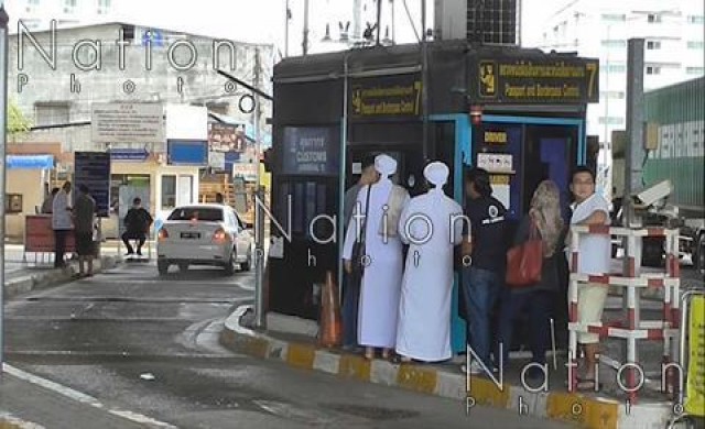 ตม.ตรวจเข้ม 3ด่านฯ สงขลา สกัดคนร้ายป่วนใต้