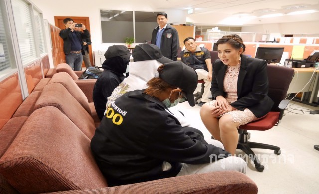 'บุ๋ม ปนัดดา'ช่วย3เหยื่อสาว ถูกแก๊งค้ากามหลอกไปบาห์เรน