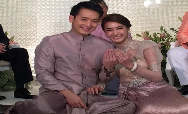 'เนย โชติกา'เข้าพิธีหมั้นกับ'อาร์ม' นักธุรกิจหนุ่ม