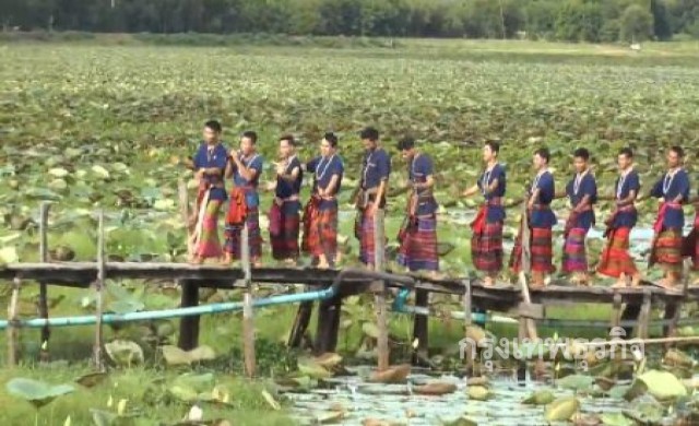 นทท.แห่เปิด'ตลาดต้องชมสะพานไม้แกดำ'