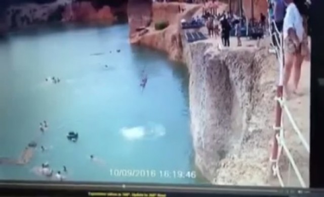แห่แชร์คลิปสยอง! หนุ่มกระโดดน้ำกระแทกเพื่อนดับ