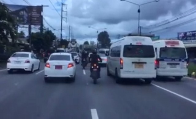 แชร์ด่วน!'3 บิ๊กไบค์'ใจดี ช่วยรถพยาบาลฝ่ารถติด 