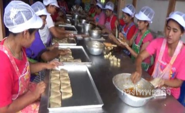 ชาวนาโยงทำ'ขนมจีบโบราณ' ยอดขายพุ่งเท่าตัว