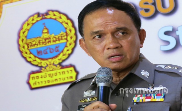 เล็งตัดเกาะกลางถนน เร่งระบายรถติดในกรุง
