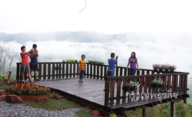 ขึ้นผาปกโล้นชมทะเลหมอก ร่องเขาแห่งนครชุม