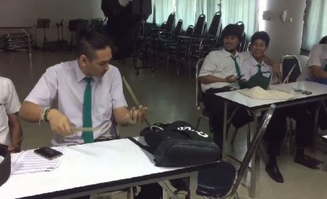 แชร์สนั่น! คลิปนศ.ดวลฝีมือกลอง ชวนคิดถึงชีวิตมหา'ลัย 
