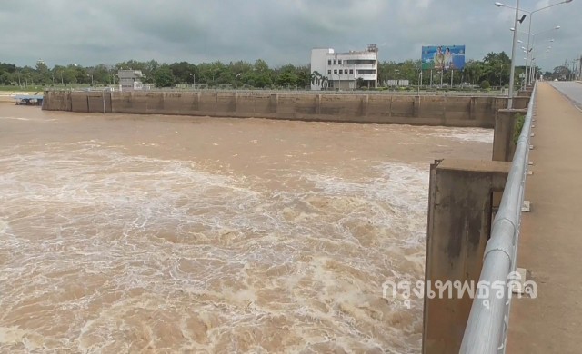 กรมชลฯ เร่งระบายน้ำเขื่อนป่าสักรับมือฝนตกหนัก