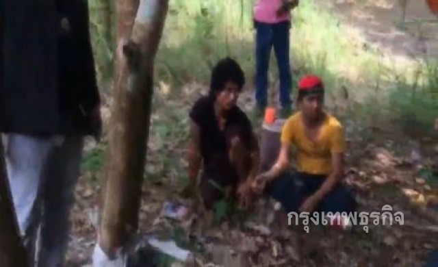 บุกจับ2หนุ่มใช้สวนยาง เป็นศูนย์จำหน่ายยาบ้าที่บึงกาฬ