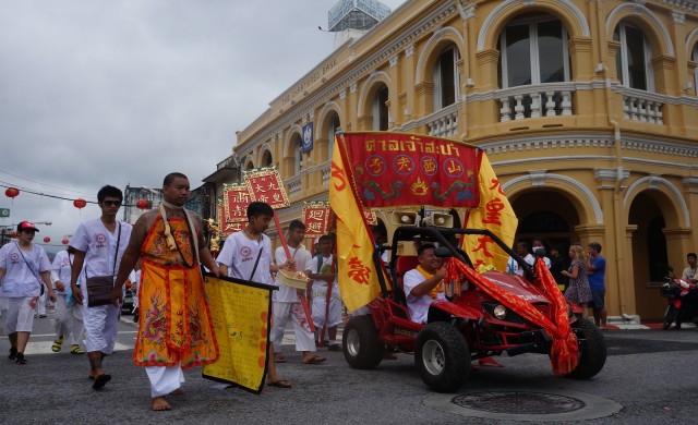 ม้าทรงโชว์รอบเมือง เทศกาลกินเจภูเก็ต