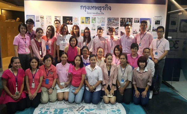 ปชช.นัดใส่เสื้อสีชมพู แห่ลงนามถวายพระพรแน่น