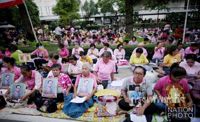 ปชช.เนื่องแน่น สวดโพชฌังคปริตร ที่ศิริราชช่วงเย็นนี้