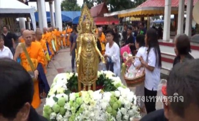 ตักบาตรเทโวฯพระสงฆ์99รูป ถวายเป็นพระราชกุศลรัชกาลที่9