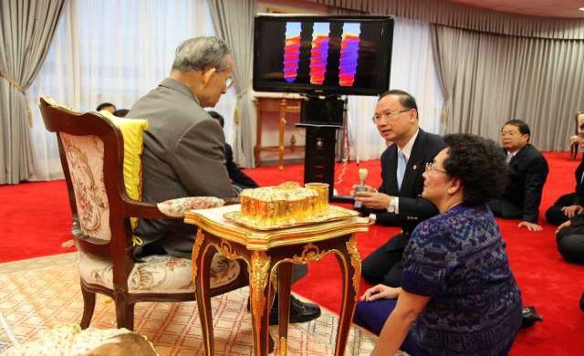 ฟันเทียมพระราชทาน ‘กินได้ อยู่ดี มีสุข’ 