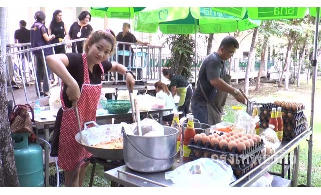 จิตอาสาทำความดีถวายพ่อ เลี้ยงอาหารผู้ป่วยยากไร้ที่ลพบุรี