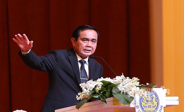 นายกฯบอกขรก. ขอให้คิดเสมอว่า 'ในหลวง' ไม่ได้จากไปไหน