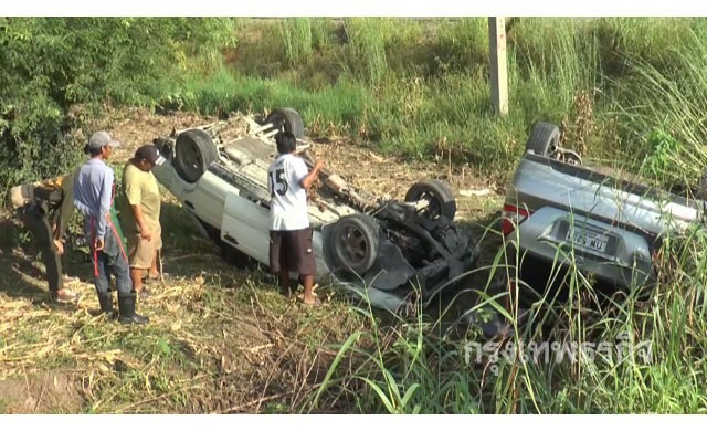 รถเก๋งซิ่งชนกันกลางสี่แยก ตกถนนดับ3ศพที่ลพบุรี