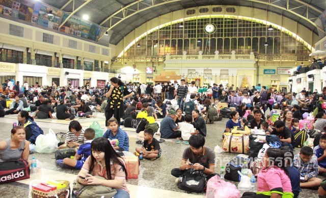 'ร.ฟ.ท.' จัดระเบียบจุดแจกของในหัวลำโพง