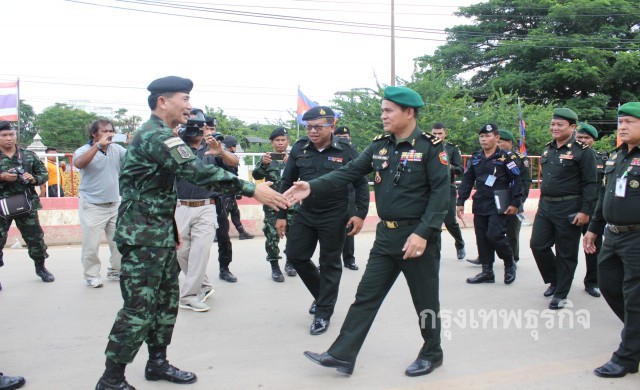 ผู้นำทหารไทย-กัมพูชา ร่วมลงนามอาลัยในหลวงร.9