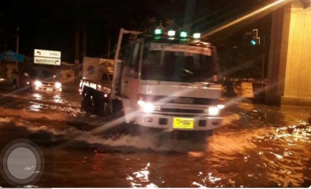 ฝนถล่มกรุงทั้งคืน รร.อัสสัมชัญหยุด1วัน