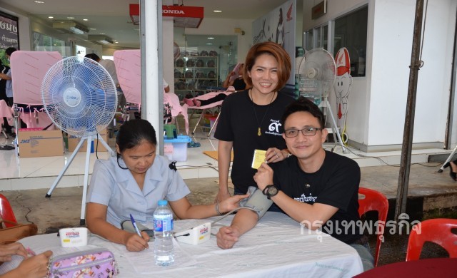 ชาวกำแพงเพชรแห่บริจาคโลหิต เปลี่ยนเศร้าเป็นพลังทำดี 