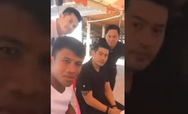 คลิป 'บัวขาว' พา 'ต๊อด-เต๋า' กินอาหารพื้นบ้านที่บ้านเกิด