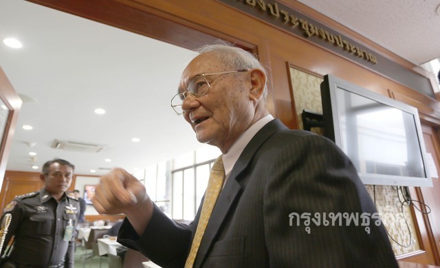 'มีชัย' ลั่นกก.องค์กรอิสระ ถ้าคุณสมบัติขัดรธน.ต้องพ้นตำแหน่ง
