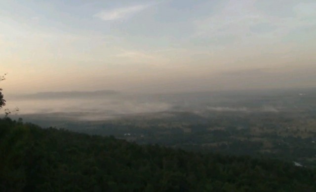 นทท.แห่ชมทะเลหมอก'ภูพานน้อย'