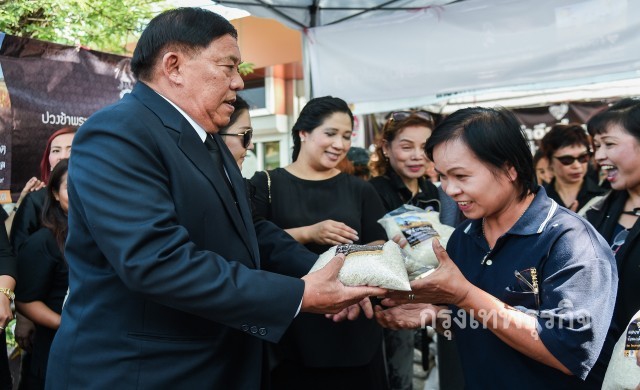 กทม.ใจใหญ่! เล็งซื้อข้าวล็อตแรก1,000ตัน ช่วยชาวนา