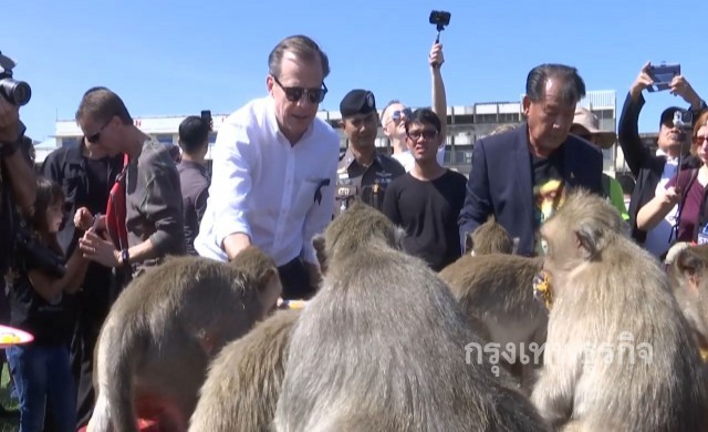 เอกอัครราชทูตสหรัฐอเมริการ่วมงานเลี้ยงโต๊ะจีนลิง