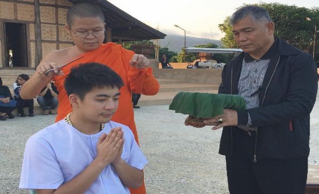 'น๊อต กราบรถ' บวชแล้ว! ที่ไร่เชิญตะวัน