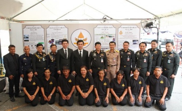 โตโยต้าส่งมอบข้าวรัชมงคลบริการประชาชน สักการะพระบรมโกศ