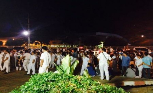 พนักงาน บ.วายเทค ประท้วงเรียกร้องโบนัส 5 เดือน