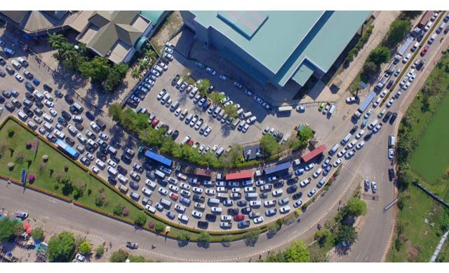 ชาวลาวกว่า5,000คน ทะลักเที่ยวไทย ในวันหยุดวันชาติลาว